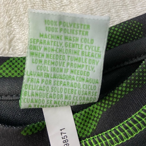 Zone Pro Camo and Grey Top 2T🦚 - Picture 2 of 4